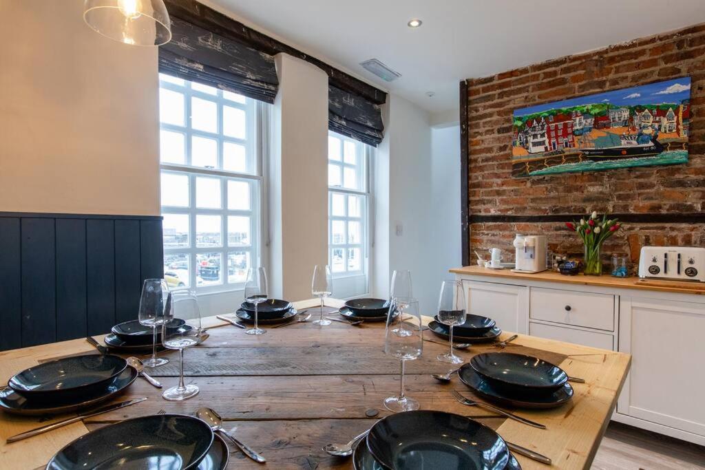 Herring Girl House - Harbourside Property, Sleeps 8 Scarborough Luaran gambar